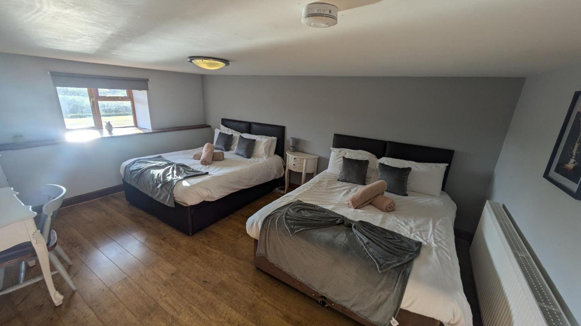 Vale Farm Cottages Brecon Extérieur photo